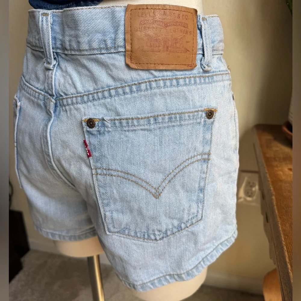 Vintage Levi’s Button-Fly Denim‎ Shorts Light Wash Y2K Cutoffs all-cotton 13 jr
